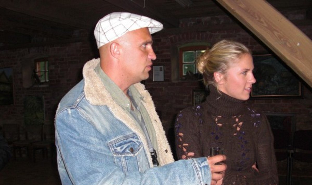 Linas Ryskus L.Ryškus viešoje vietoje į darbą paleido rankas - Delfi veidai