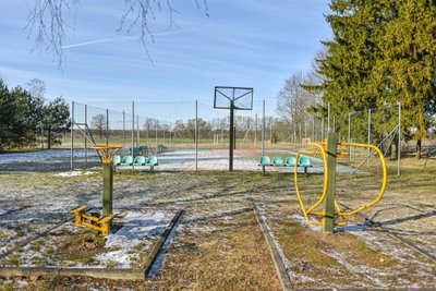 Į aukcioną – ir bendruomenės sporto aikštynas