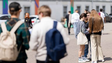 Naujienos dėl brandos egzaminų: bus laikomi dalimis