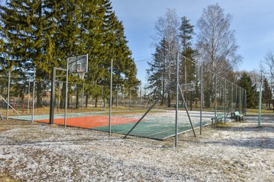 Į aukcioną – ir bendruomenės sporto aikštynas