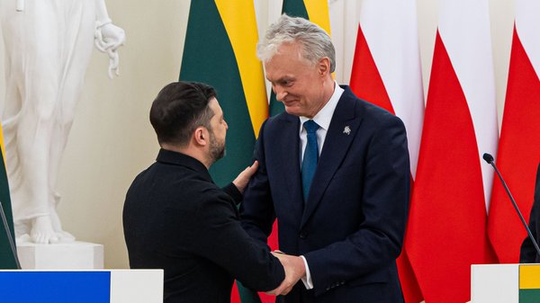 Zelenskio vizitą Vilniuje melagingai susiejo su Lietuvos pasiimta 2 mlrd. eurų paskola