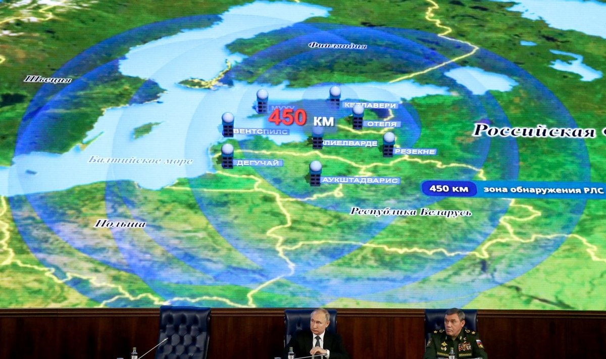 Putinas prie žemėlapio