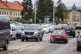 Seimas vėl svarstys, ar atimti iš aplinkosaugininkų teisę dėl taršos tikrinti lengvuosius automobilius