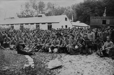 Lietuviai karo pabėgėliai grįžę iš Sovietų Rusijos. 1920 m.