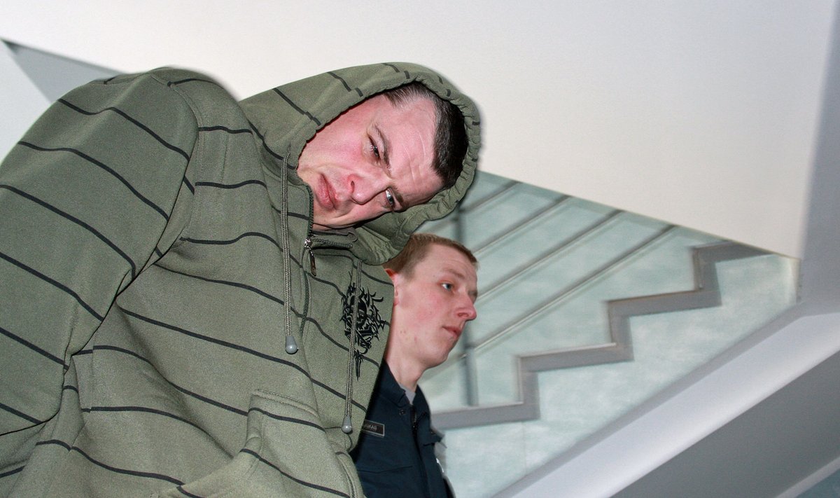 Изнасилование школьницы Осужденный за изнасилование школьницы фельдшер снова работает в скорой помощи - Delfi RU