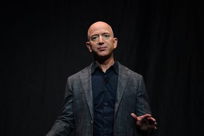 Jeffas Bezos