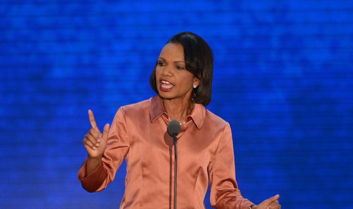 Mitt Romney Condoleezza Rice C.Rice: M.Romney gali apsaugoti Ameriką nuo grėsmių - Delfi