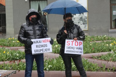 Kaune vyko protesto akcija prieš profilaktinį mokinių testavimą