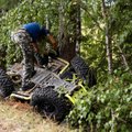 Skaudžios linksmybės keturračiais: mažametės rėžėsi į sieną, o vyras – į prie stalo sėdėjusius žmones