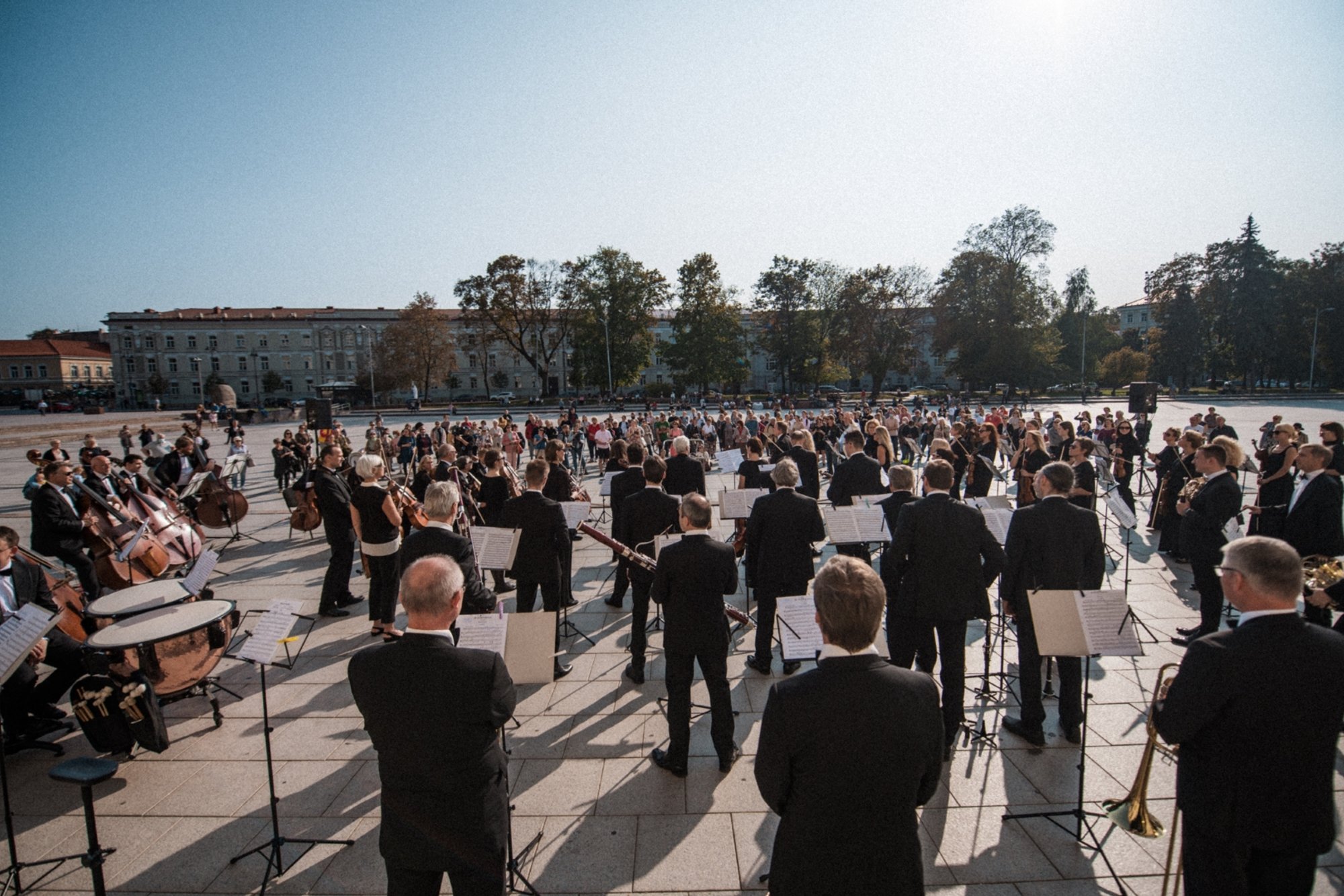 Vilniaus Katedros aikštėje LVSO naujo sezono pristatymą lydėjo ovacijos ...
