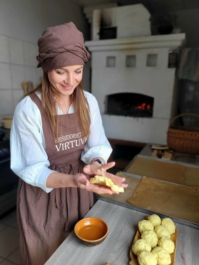 Nijolė Adukonienė gamina kakorus