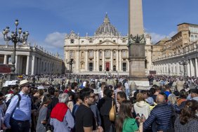 Lietuvio kelionė į Italiją baigėsi netikėtai: verslo susitikimai atšaukti, į Vatikaną – kilometrinė eilė