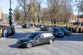 Tiesiogiai: pratybose žuvusių JAV karių pagerbimo ir išlydėjimo ceremonija