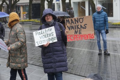 Kaune vyko protesto akcija prieš profilaktinį mokinių testavimą