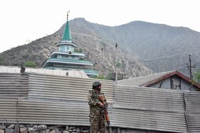 Pakistanas skelbia numušęs penkis Indijos lėktuvus 