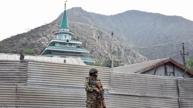 Pakistanas skelbia numušęs penkis Indijos lėktuvus 