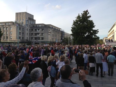 Paradą Plimute stebėjo daugybė žmonių ("What's On Plymouth" nuotr.)