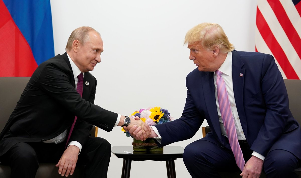 Vladimiras Putinas ir Donaldas Trumpas per susitikimą 2019 metais