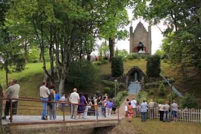 Kartą metuose, Inkaklių kaimo šventės metu, čia laikomos šventos mišios už kaimą ir jo gyventoju // „Švėkšnos naujienos“ nuotr.