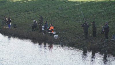 Meškeriotojai, žvejojantys Nemuno kanale Kaune