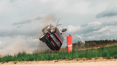 Šiurpi avarija Aukštaitijos ralyje – šturmanui lūžo slanksteliai