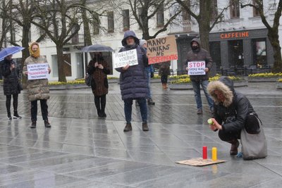 Kaune vyko protesto akcija prieš profilaktinį mokinių testavimą