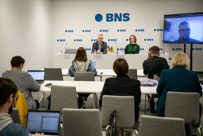 Spaudos konferencija “Uždegiminės žarnyno ligos nesirenka amžiaus“. Monitoriaus ekrane dešinėje Tomas Zigmantavičius