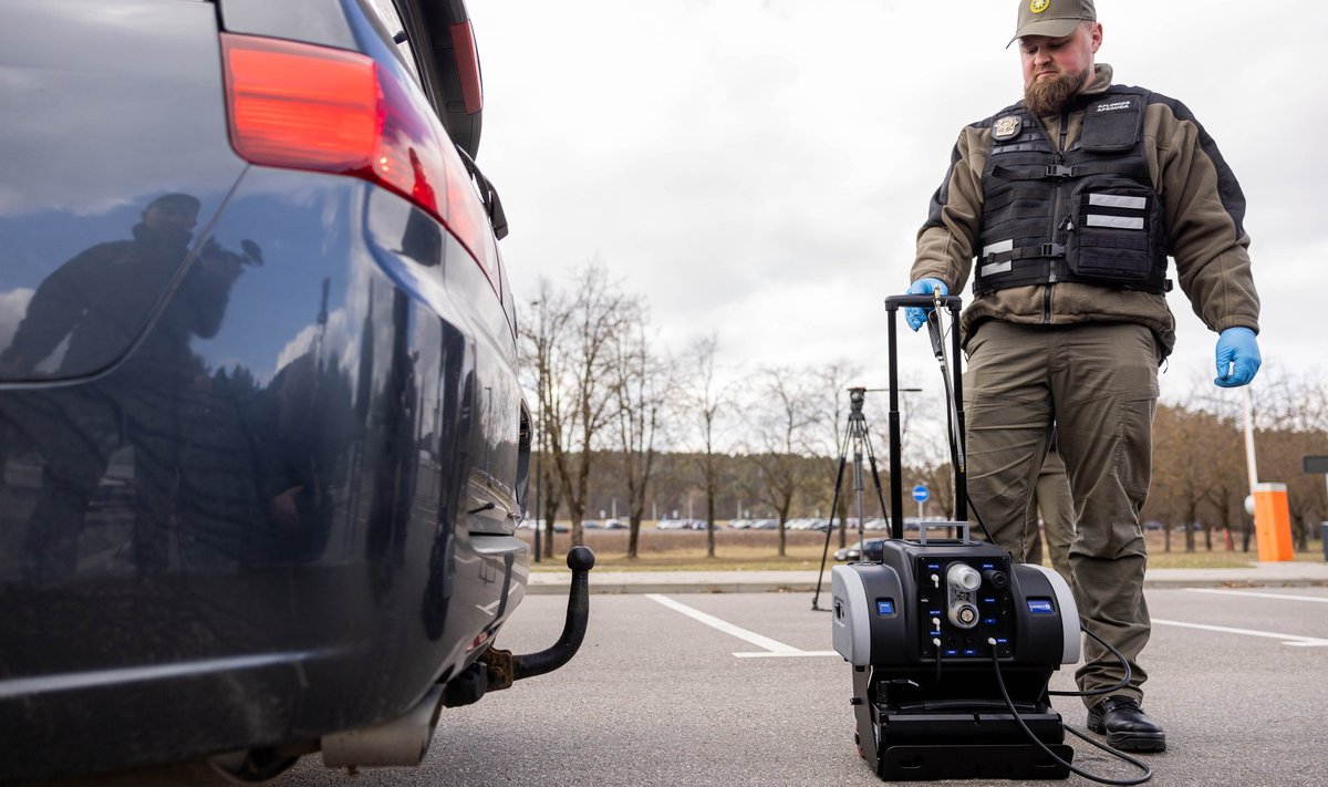 Demonstracinis Aplinkos apsaugos departamento automobilių taršos patikrinimas Vilniuje