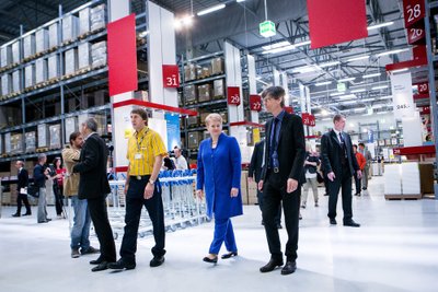 Prezidentė Dalia Grybauskaitė apsipirkinėja "Ikea" parduotuvėje