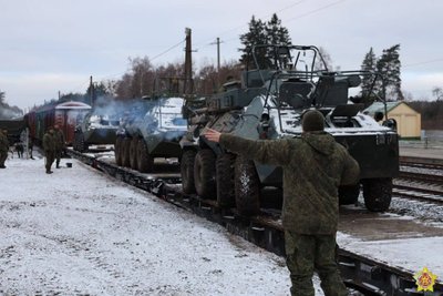 Rusijos kariuomenės daliniai atvyksta į Baltarusiją