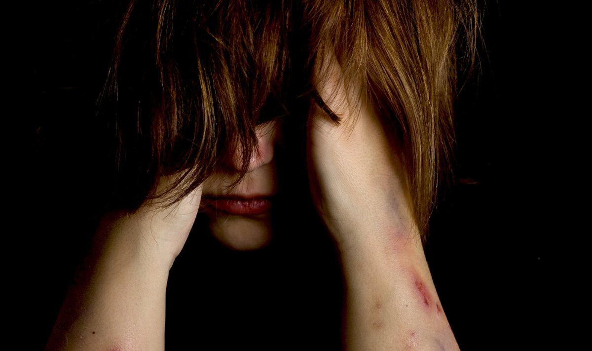 изнасиловал маму В лесу Шальчининкского района незнакомец связал и изнасиловал молодую женщину - Delfi RU