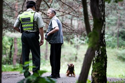 Aplinkosaugininkų reidas - tikrinami šunų šeimininkai