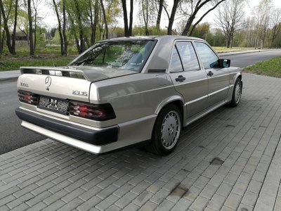 "Mercedes-Benz 190 2.3-16": gamintojo istorijai svarbus automobilis. Autoplius.lt nuotr.