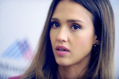 Aktorė Jessica Alba visada atrodo labai stilingai: ir gatvėje, ir prašmatniuose apdovanojimuose.