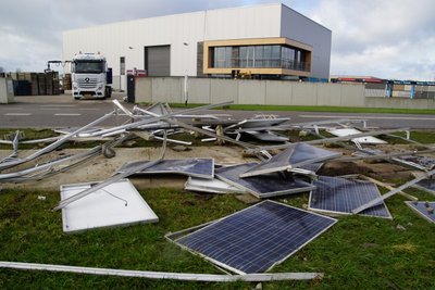 Saulės elektrinių pažeidimai (asociatyvi nuotr.)