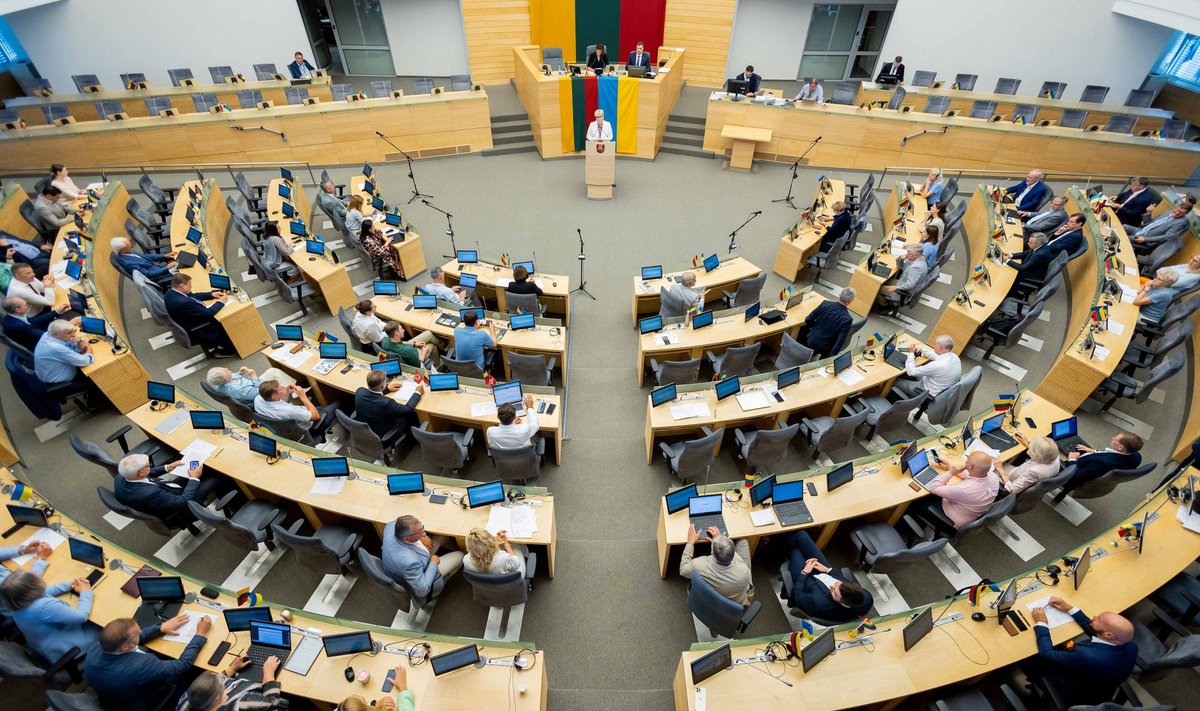 Seimas votes to end three economic agreements with Russia and Belarus