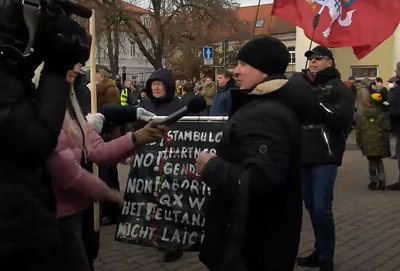 Plakatas S. Daukanto aikštėje. 