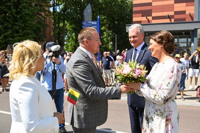 Prezidentas atidengė paminklą J.Y. Simpsonui Palangoje