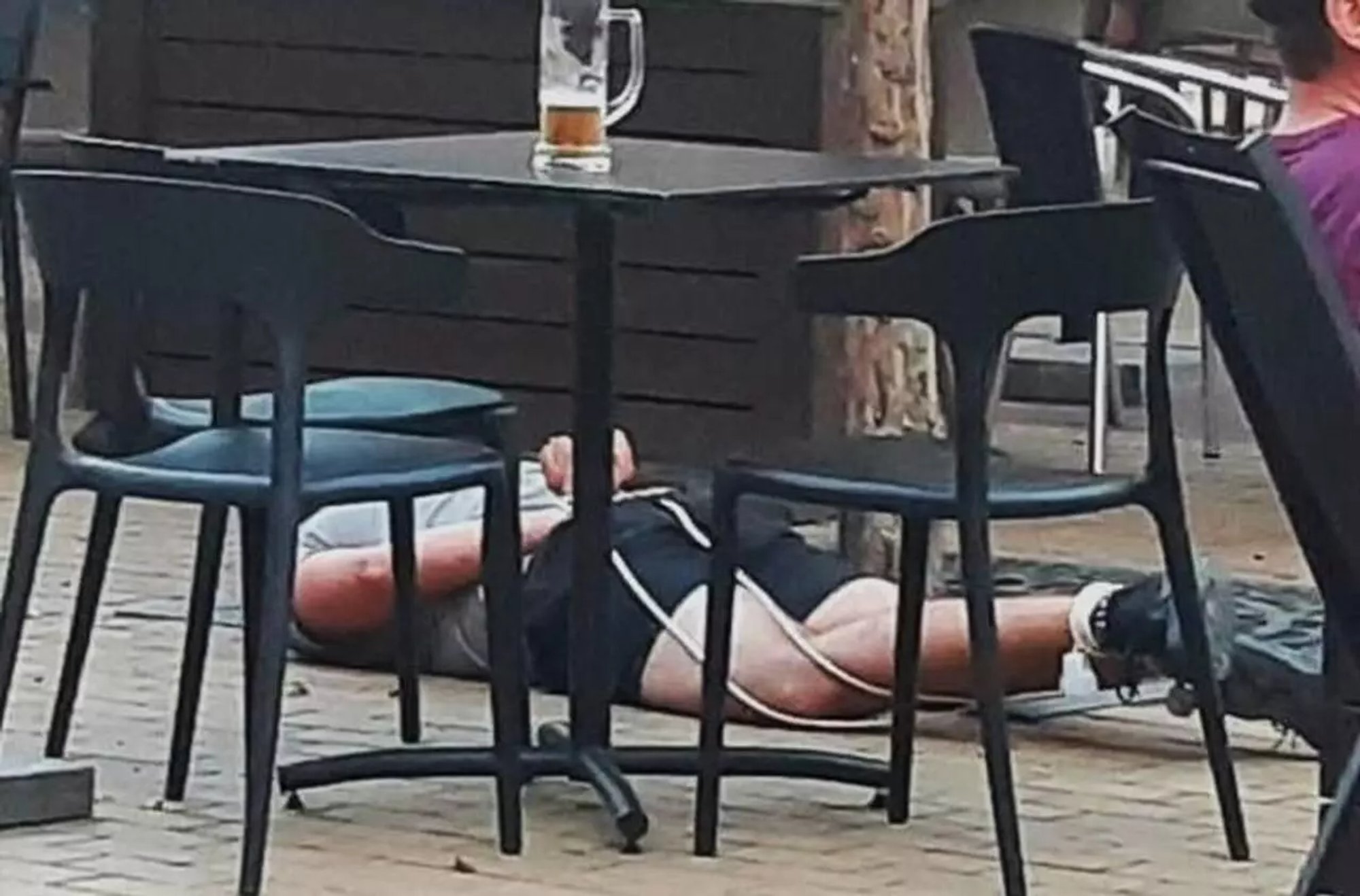 Bizarre Klaipeda Incident: Bar Patrons Subdue and Tie Up Assailant with Extension Cord