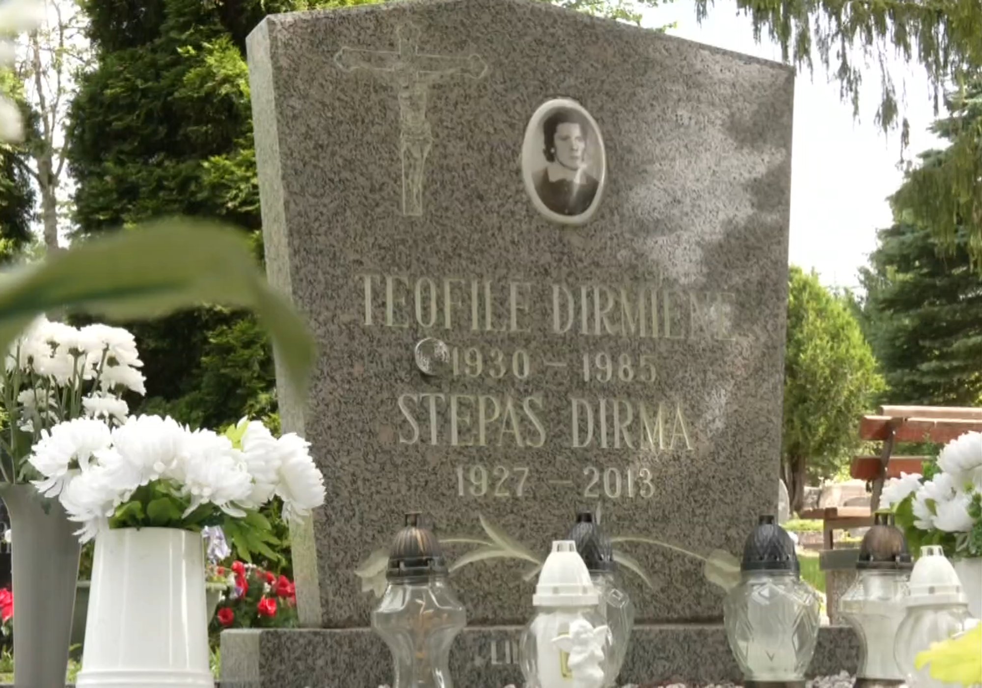 Lithuania: QR codes on tombstones offer digital way to remember the dead