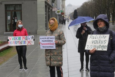 Kaune vyko protesto akcija prieš profilaktinį mokinių testavimą