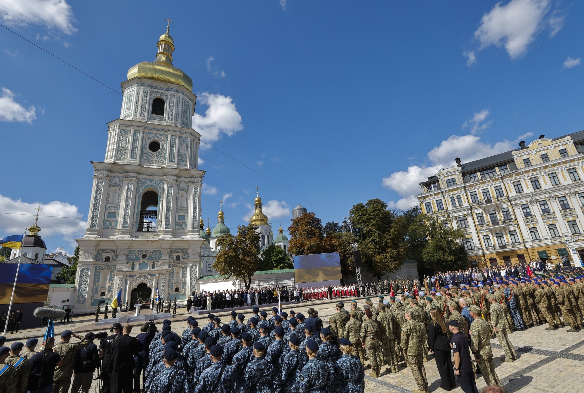 Russia attacks Ukraine on Independence Day, dozens injured