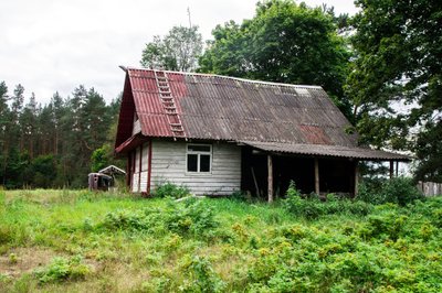 Sodyba seniai negyvenama.