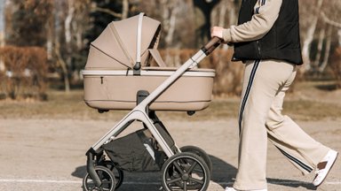 „Beige mom“ tendencija – vis populiaresnė: specialistai negaili kritikos ir ragina neatimti iš vaikų vaikystės