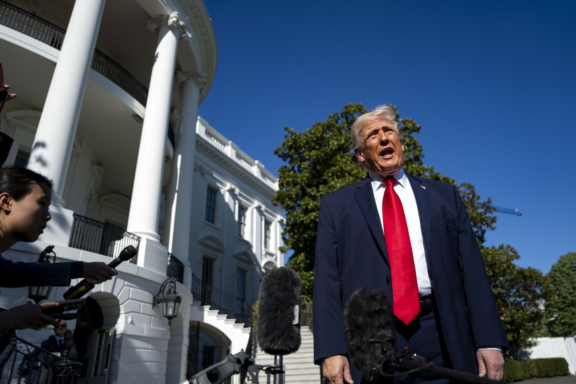 Trump Explains Reluctance to Wear Bulletproof Vest: 'Looking 20 Pounds Heavier'