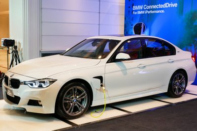 BMW 330e