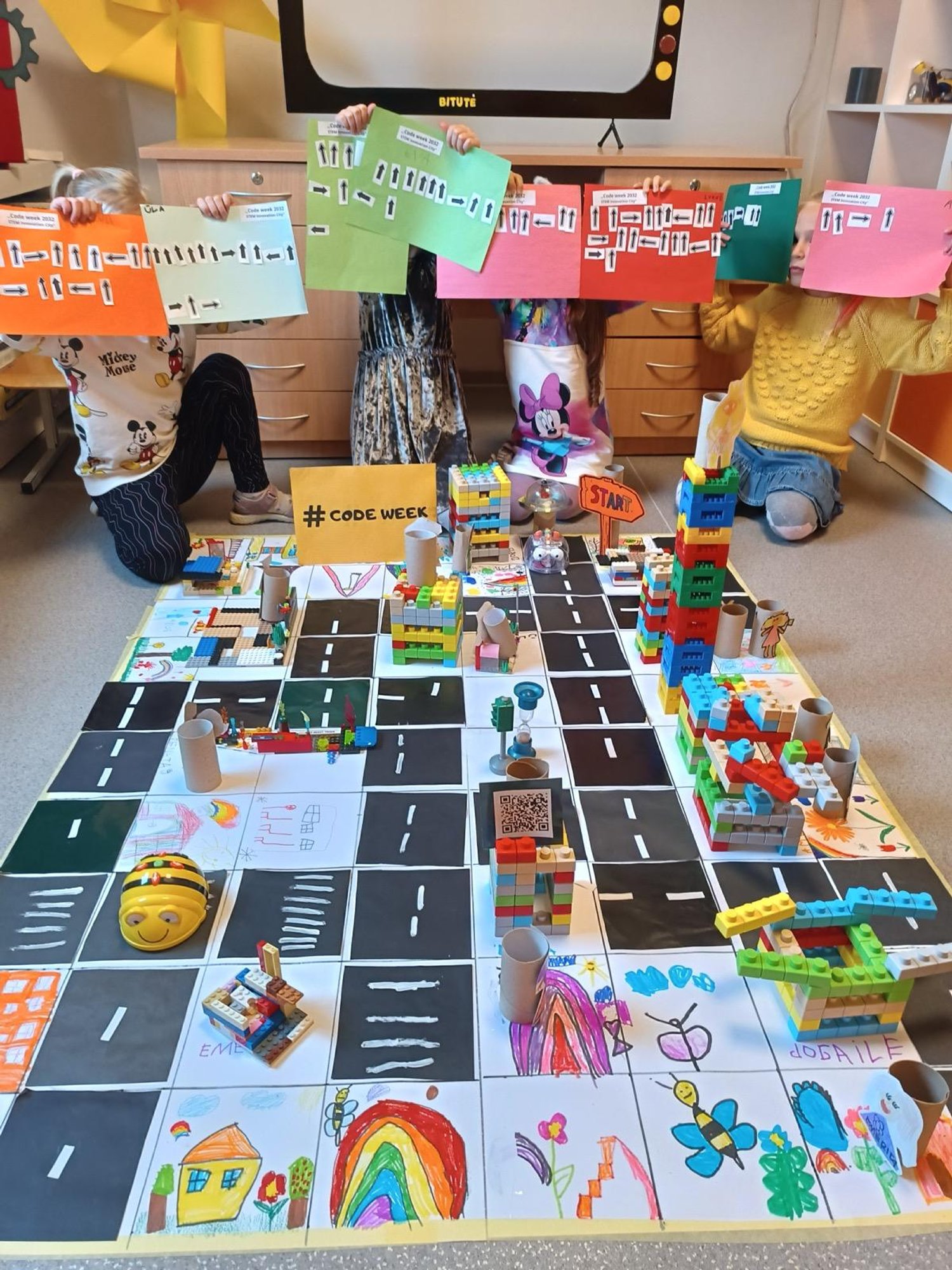 Programavimas – ne tik kompiuteriams: Lietuvoje vaikai koduoja su makaronais ir stato raketas