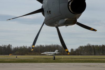 C-27J propeleris ir Ispanijos F-18 Zokniuose