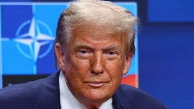NATO viršūnių susitikime vienas lyderis nuo Trumpo turėjo laikytis atokiau