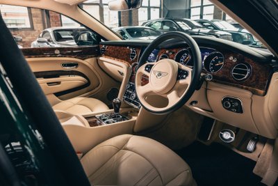 Bentley Mulsanne kuriuo važinėjo Karalienė Elžbieta II-oji